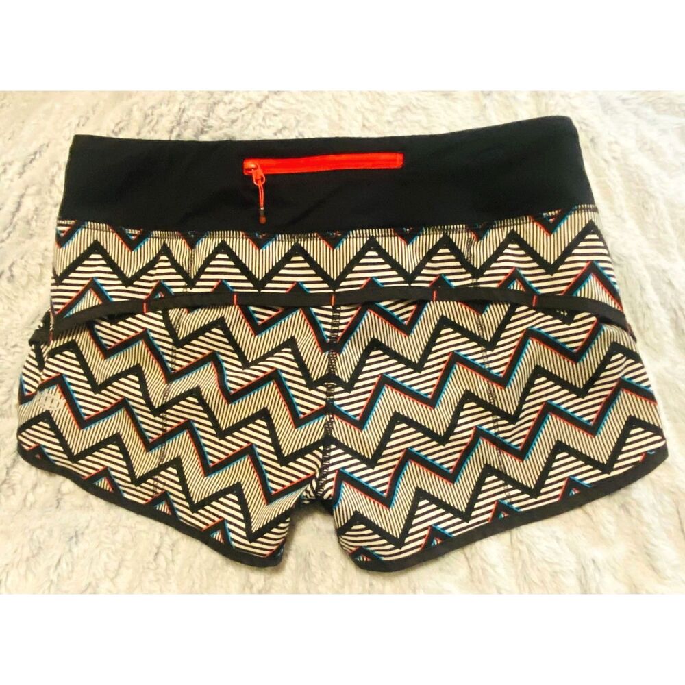 RARE Lululemon SeaWheeze Special Edition Speed Shorts 3D Chevron Multi SZ 6 EUC - Picture 4 of 6